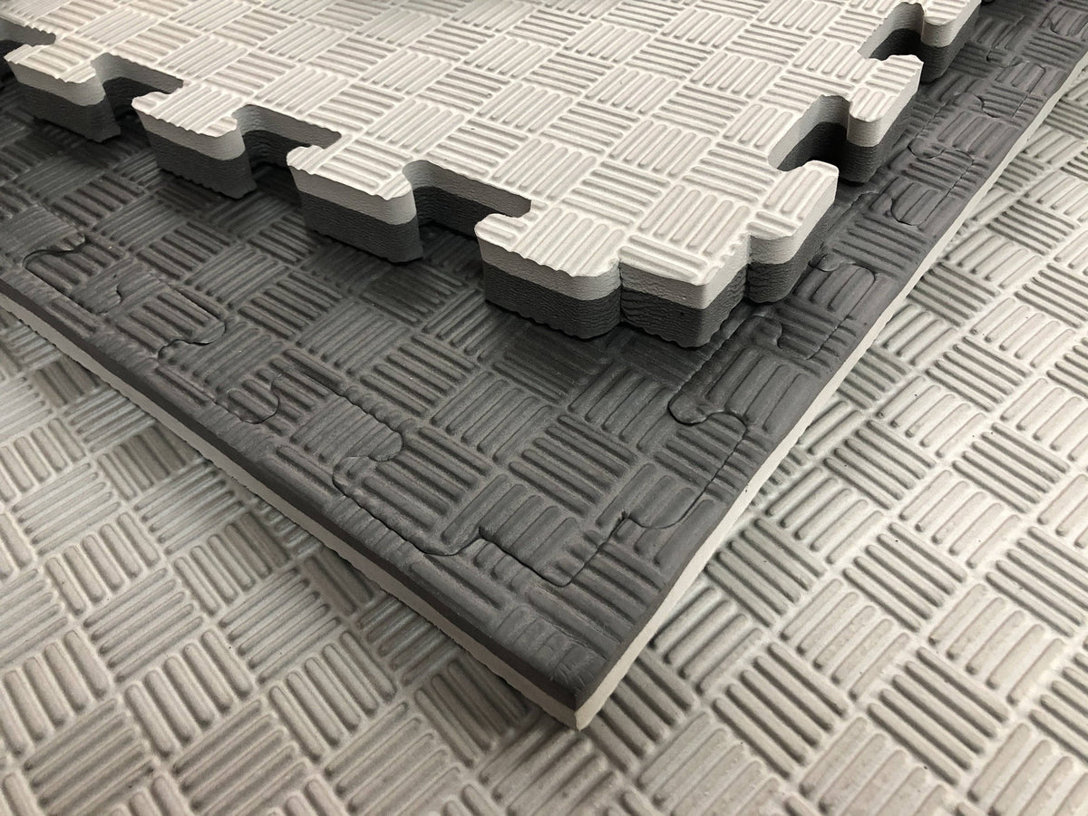 Mani Interlocking Jigsaw Reversible Floor Mat 25mm in Black/Grey - view 2