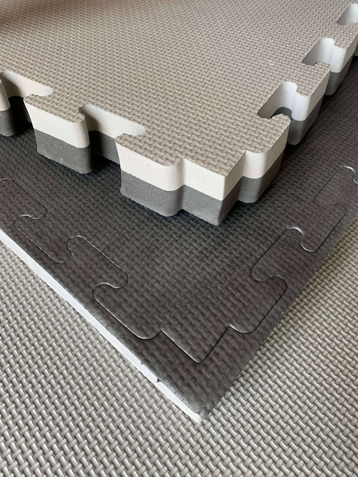 Mani Interlocking Jigsaw Reversible Floor Mat 40mm in Black/Grey - view 2