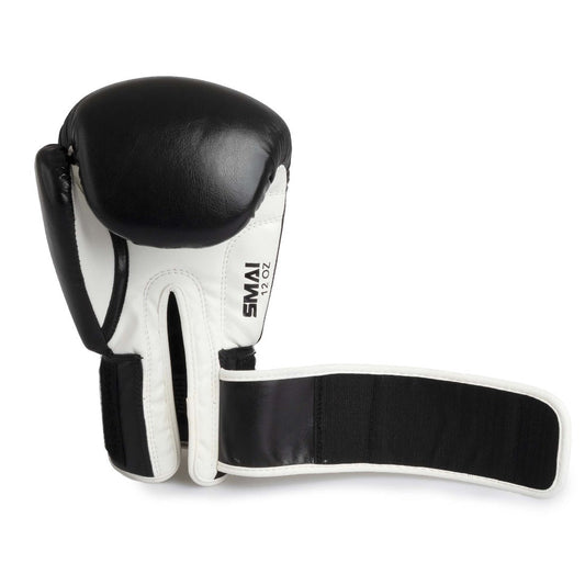SMAI Essentials Boxing Gloves - detail view 2